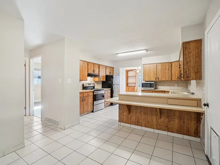 240 W 220th St S — Photo 15