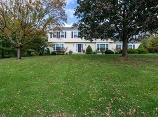 15 Fenview Rd, Gillette, NJ 07933