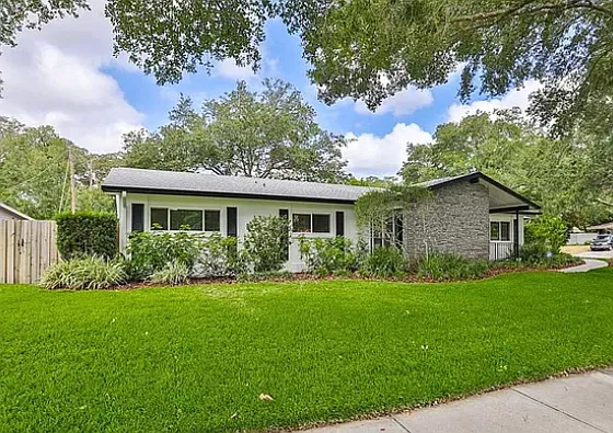 3 bed, 2.5 bath, 1990 sqft, $3,950 — Photo 2