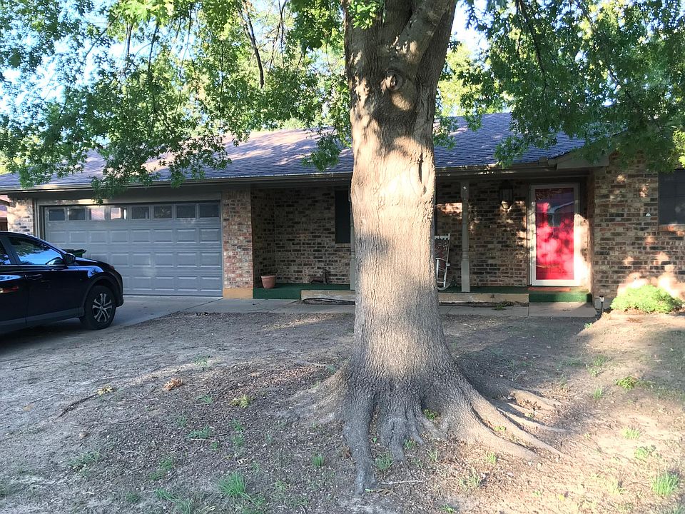 2nd image of 1205 Mockingbird St