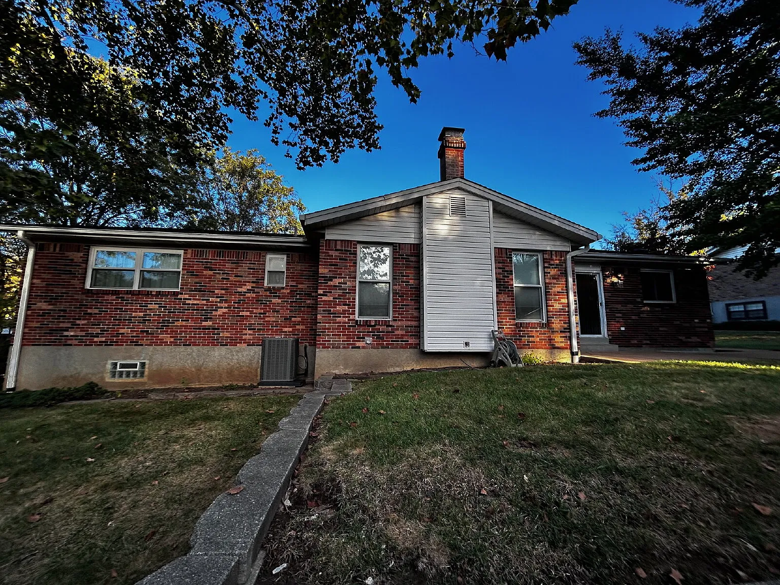 3 bed, 2.0 bath, 1746 sqft, $2,500 — Photo 3