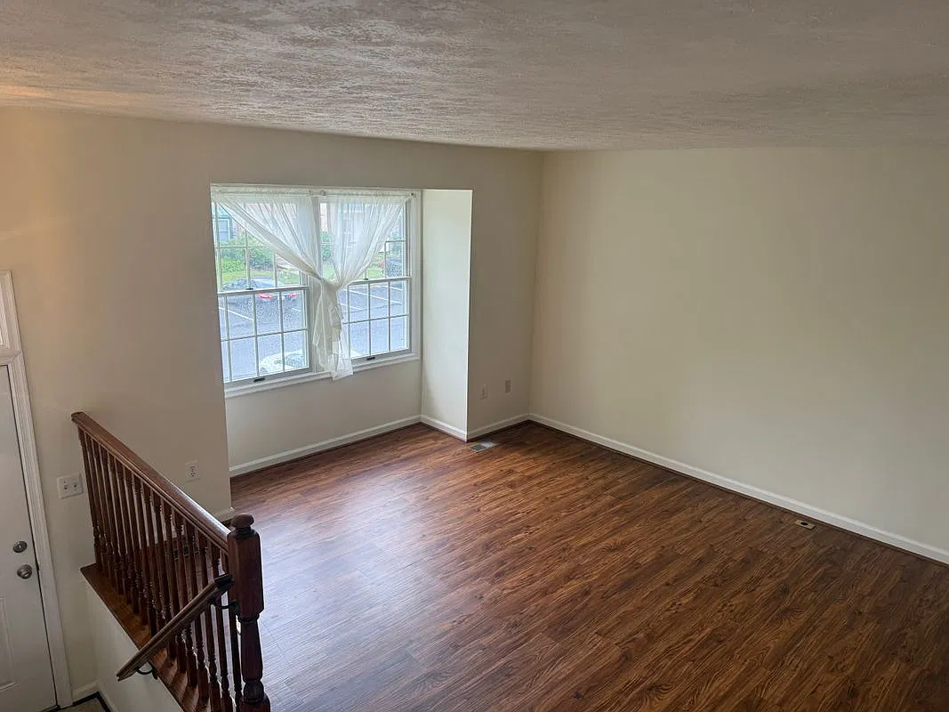 3 bed, 2.5 bath, 1636 sqft, $2,450 — Photo 3