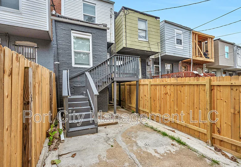 1334 N Luzerne Ave — Photo 22