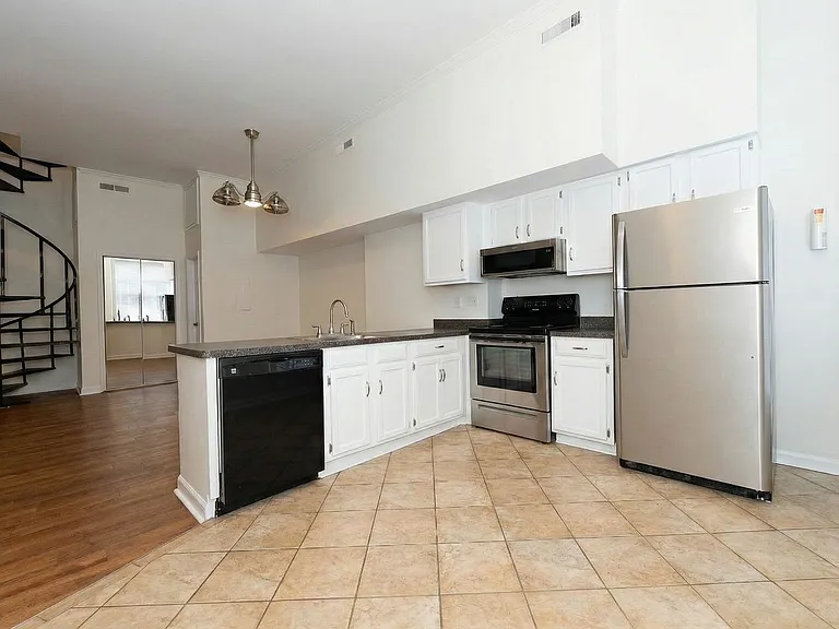 235 King St #1 — Photo 8