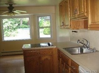 54 Melanie Ln, Syosset, NY 11791