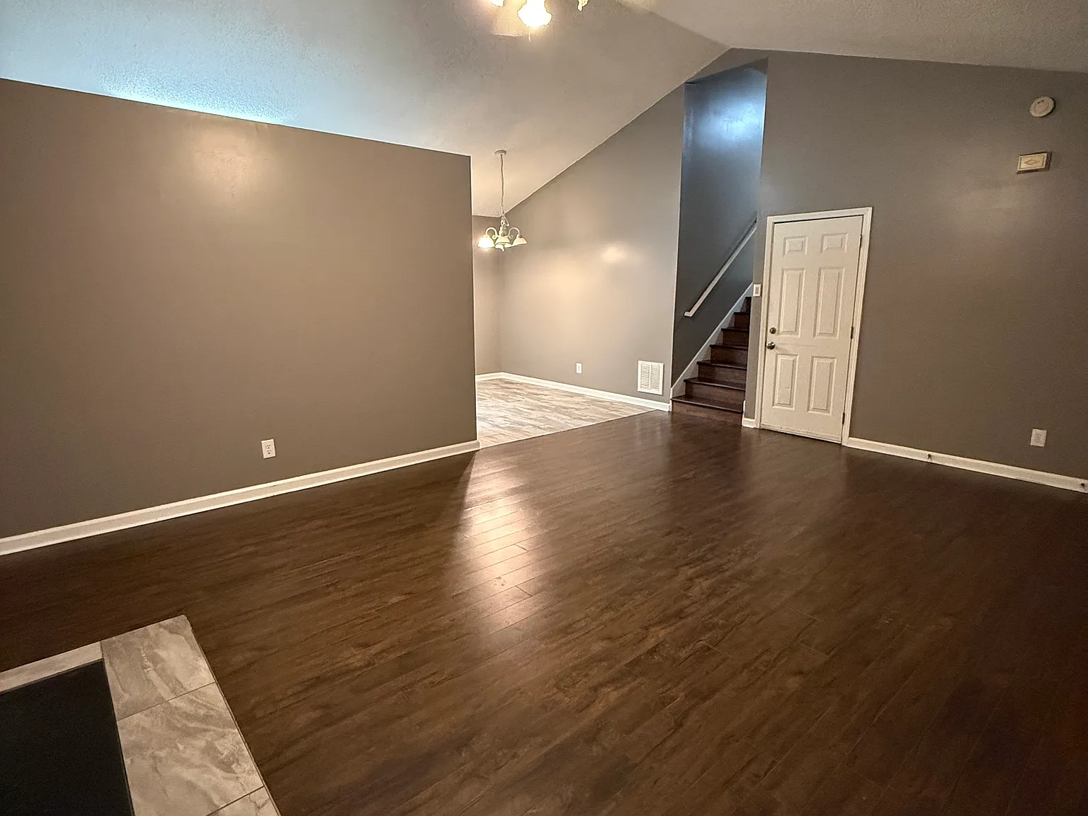 11 Huntcliff Dr — Photo 3