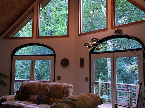 3rd image of 816 Cloudland Dr