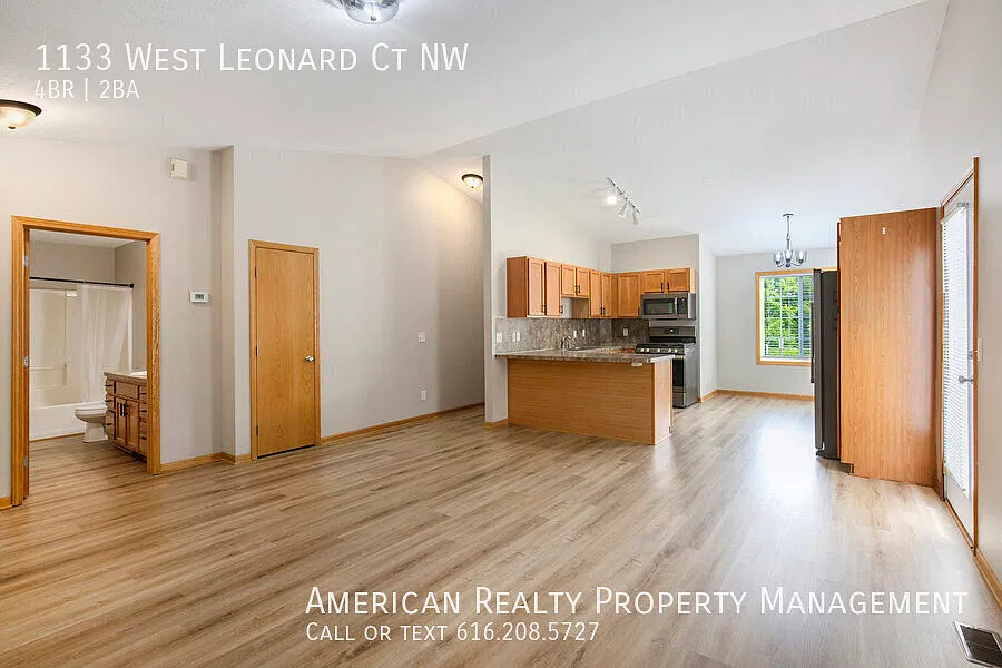 4 bed, 2208 sqft, $2,100 — Photo 2