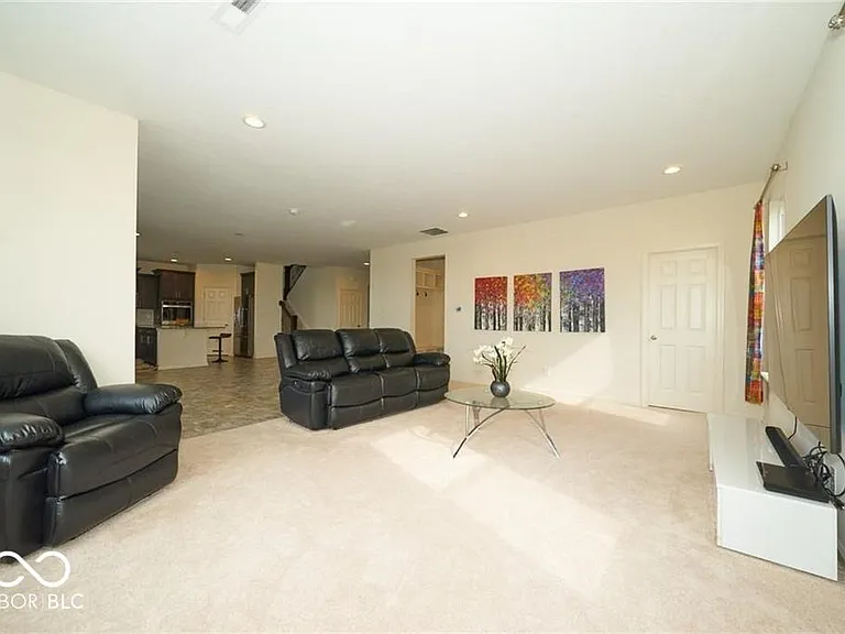 8255 Carnegie Ln — Photo 14