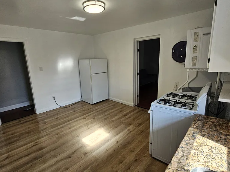 344 Meyran Ave — Photo 8