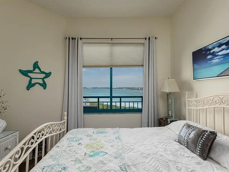 1560 Gulf Blvd #1605 — Photo 29