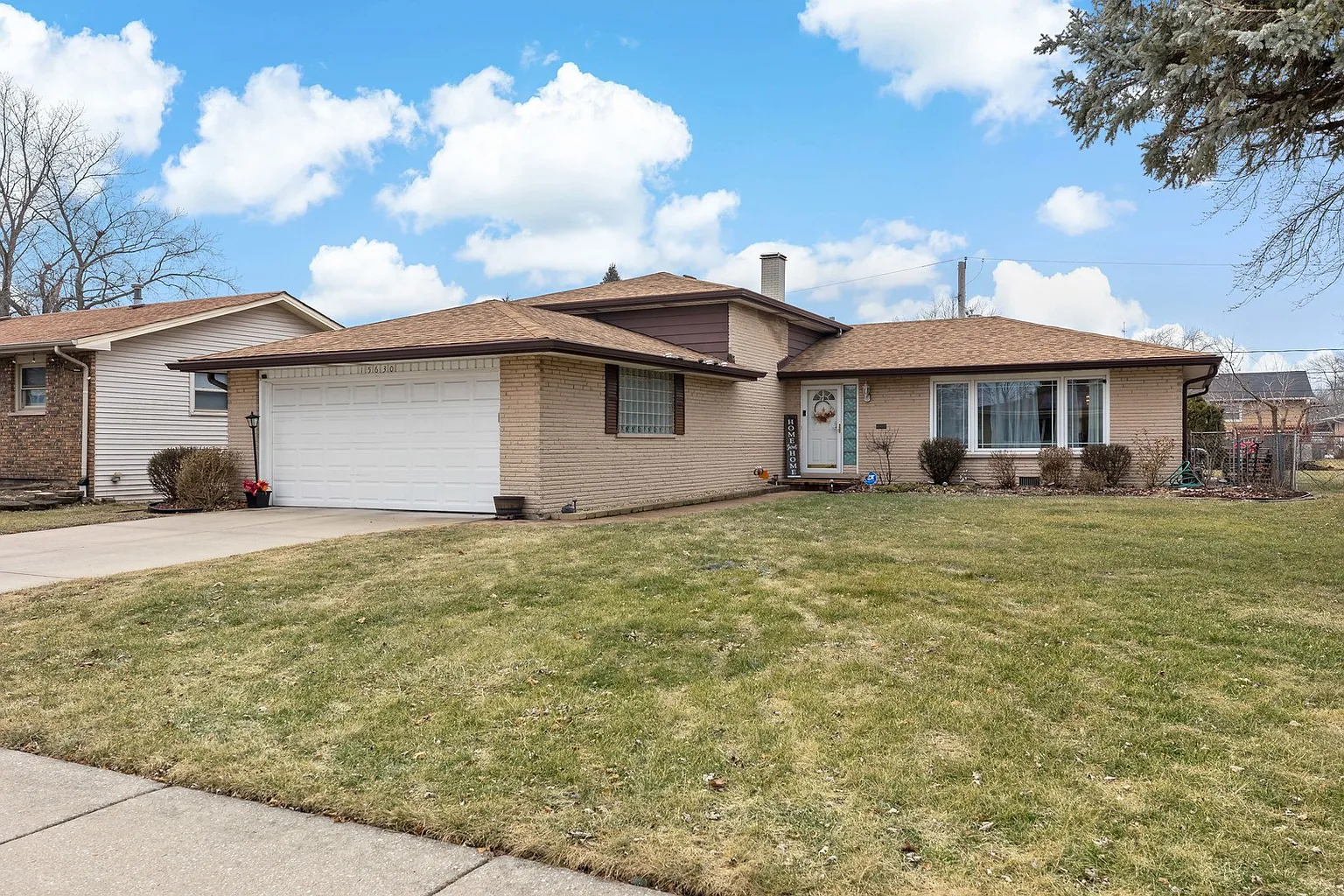 15630 Kimbark Ave photo 1