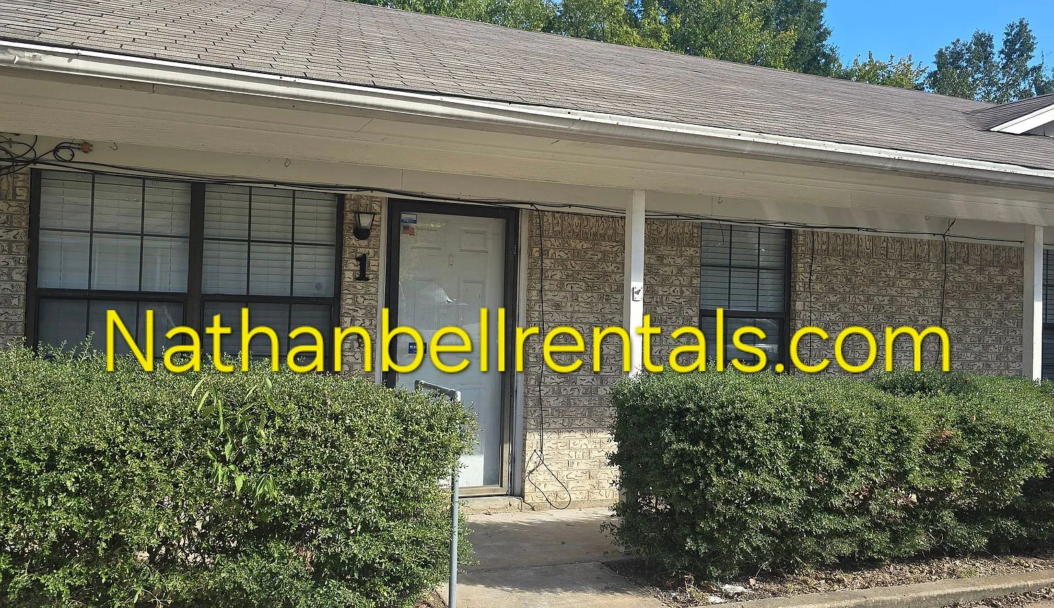 1305 E Houston St — Photo 1