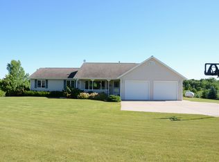 W10163 Gilwin Ln, Hortonville, WI 54944