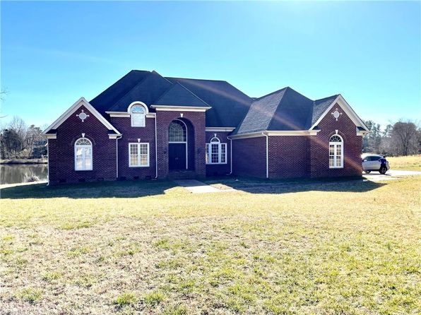 Waterfront Guilford County Nc Waterfront Homes For Sale 5 Homes Zillow