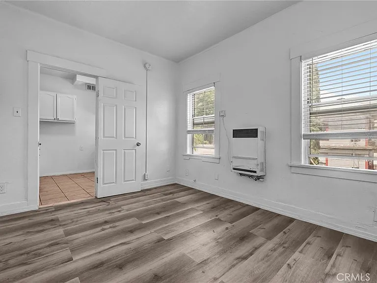 166 E 36th Pl — Photo 11