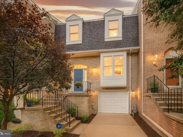 408 Council Dr NE, Vienna, VA 22180