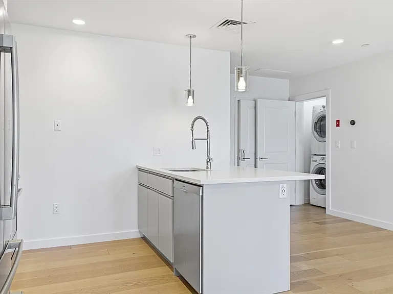 16 Boardman St #202 — Photo 5