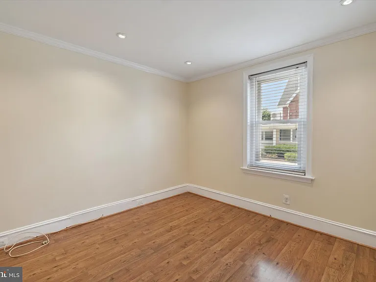925 County Line Rd — Photo 5