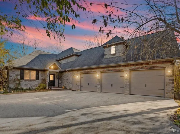 2215 Lily Ct, Davison, MI 48423
