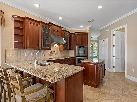 3rd image of 6628 Willow Lake Cir
