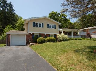 8 Roberts Rd, Malvern, PA 19355