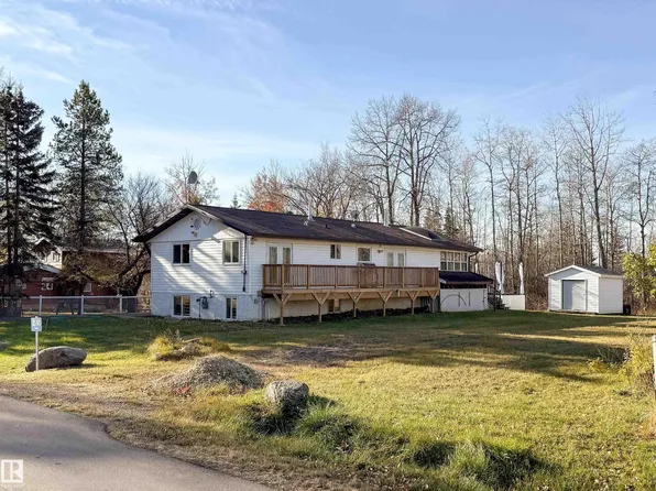 620 & 621 6th St, West Cove, AB T0E 0A2