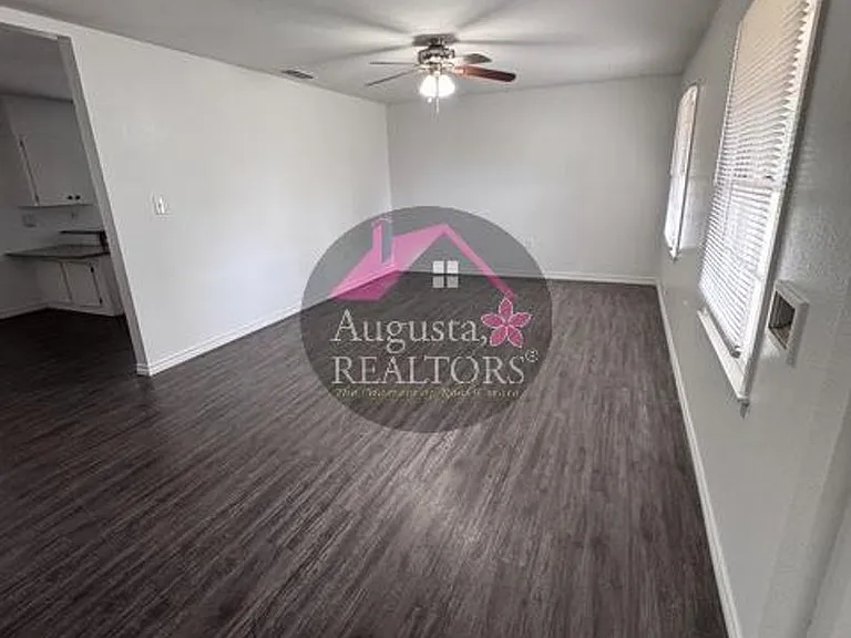 2626 Garfield Ave — Photo 2