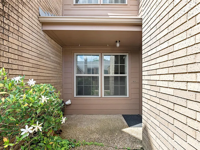 3122 Camelot Dr #33 — Photo 3