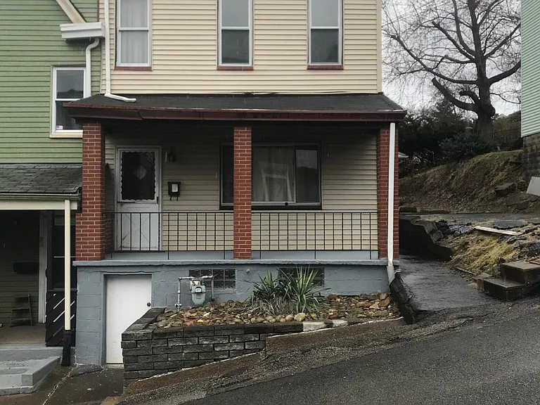 27 Yoder St — Photo 2