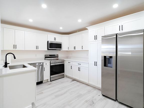 5th image of 1001 SE 24th Ave #E
