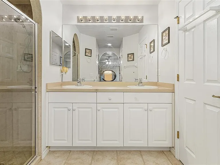 810 SW 10th Pl — Photo 13