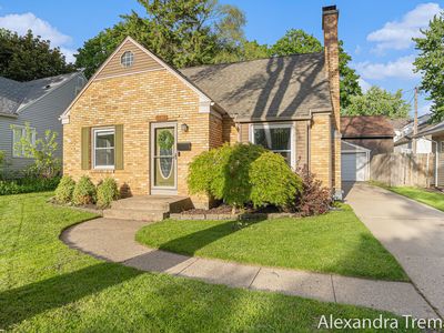 1046 Kenesaw Dr SE, East Grand Rapids, MI, 49506