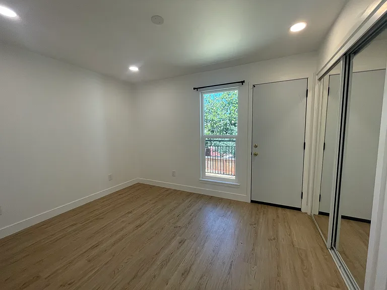 339 Lester Ave #5 — Photo 6