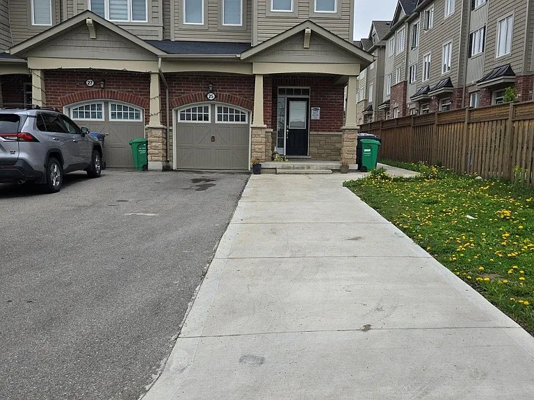 25 Phyllis Dr — Photo 1