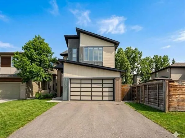 220 SW Walden Hts SE, Calgary, AB T2X 0V7