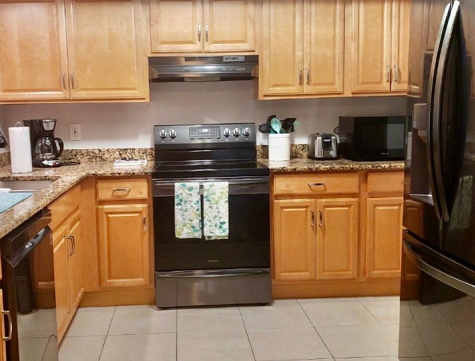 2nd image of 288 NE Summer Rd