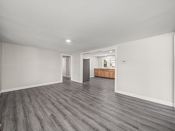 4th image of 304 Airport Rd