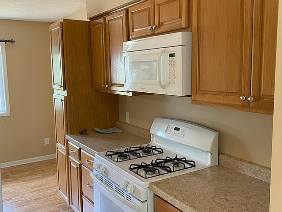 4th image of 15466 Pennock Ln