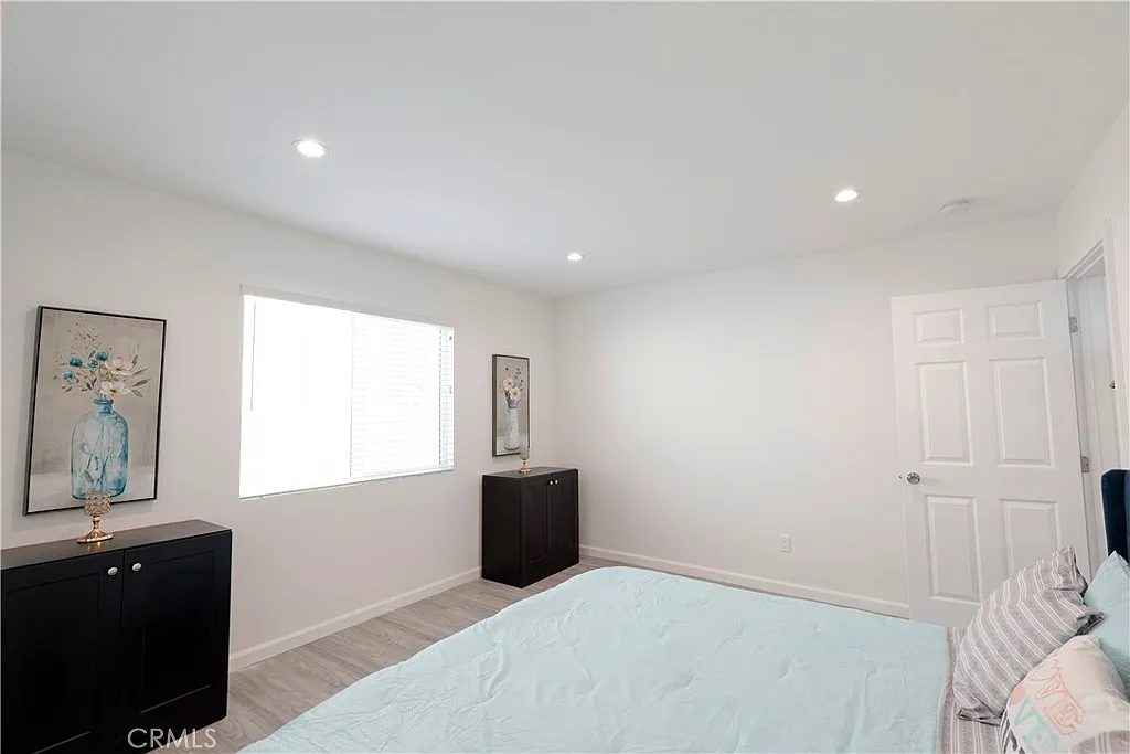 3 bed, 1200 sqft, $4,000 — Photo 2