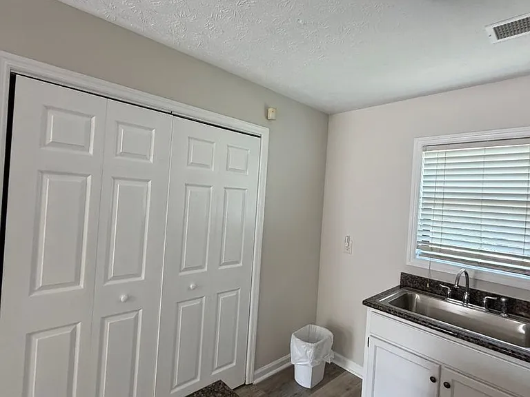 449 N Donahue Dr #D28 — Photo 6