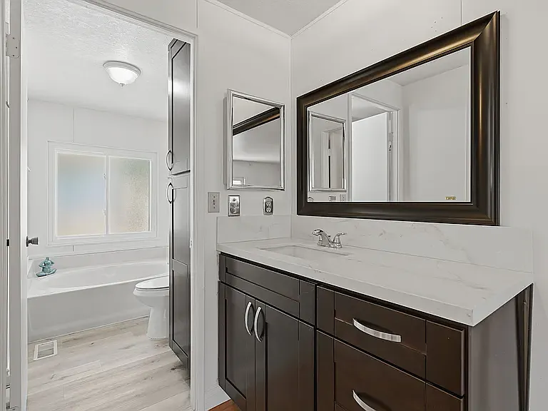 3 bed, 1296 sqft, $3,300 — Photo 4