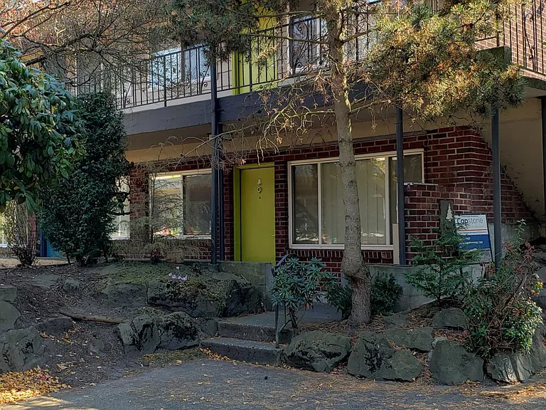 4028 California Ave SW #11 — Photo 2