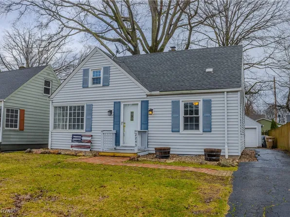 2243 15th St, Cuyahoga Falls, OH 44223