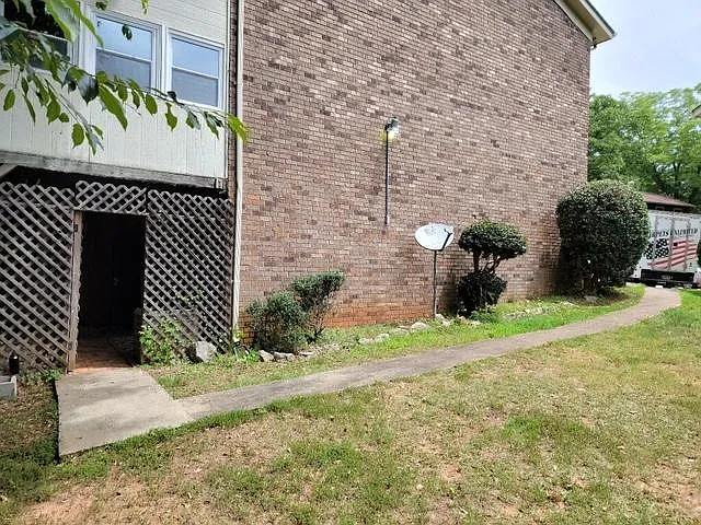 Building Photo - 123 Eaglewood Way