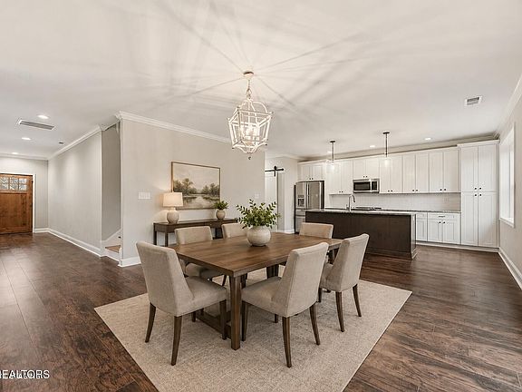 3rd image of 9924 Winding Hill Ln