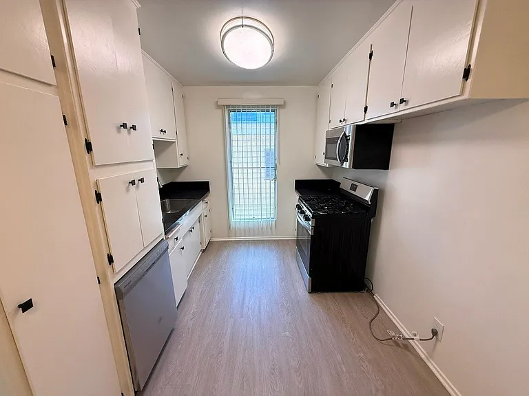 10943 Fruitland Dr #7 — Photo 12