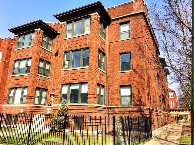 1st image of 2500 W Eastwood Ave APT 2