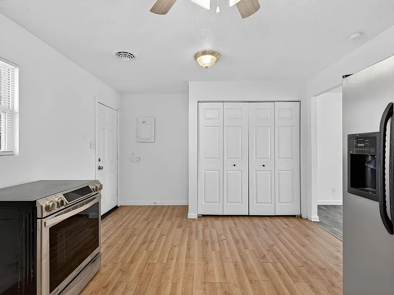 811 Saint Thomas Ln — Photo 22