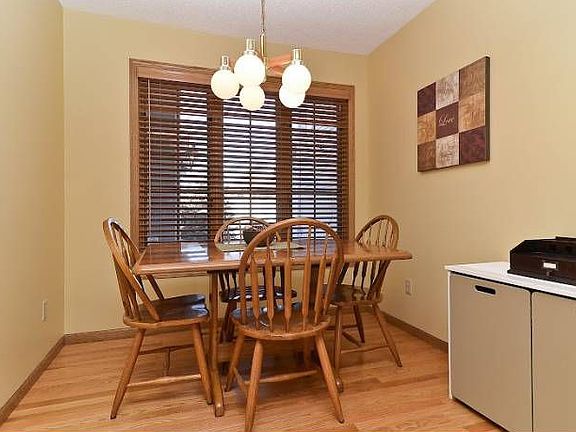 Eat-in kitchen